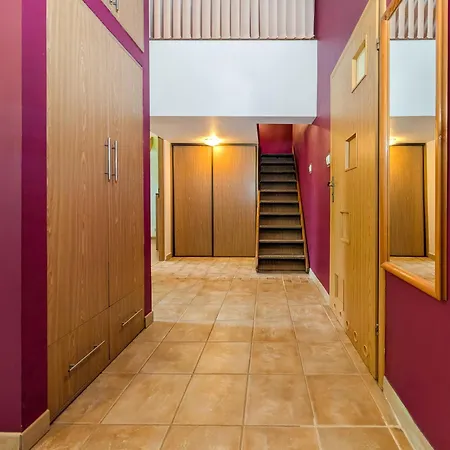 Podwale By Bookinghost * Vratislav