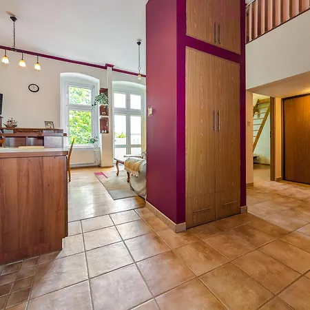 Podwale By Bookinghost * Vratislav