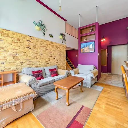 Podwale By Bookinghost *